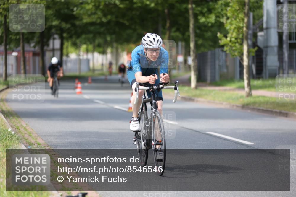 10.08.2025 - GEWOBA Citytriathlon Bremen Yannick Fuchs http://msf.ph/oto/8546546 10.08.2025 13:01:58 Radfahren 586, 703, 731, 828, 842, 923, 953, 964, 1011 meine-sportfotos.de