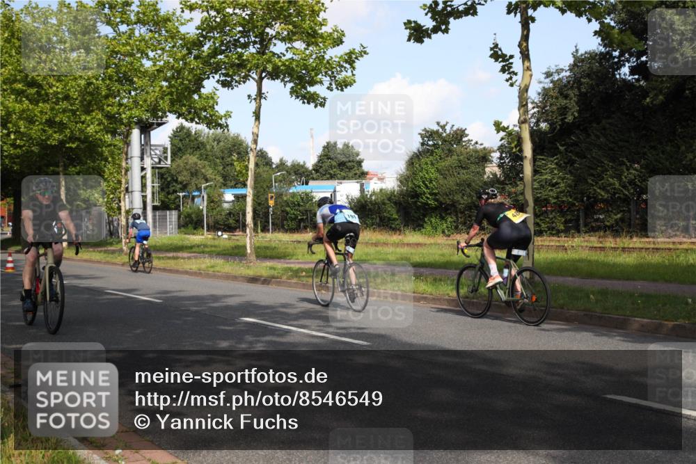 10.08.2025 - GEWOBA Citytriathlon Bremen Yannick Fuchs http://msf.ph/oto/8546549 10.08.2025 10:40:31 Radfahren 1, 11, 23, 39, 47, 65, 125, 229, 368, 505 meine-sportfotos.de