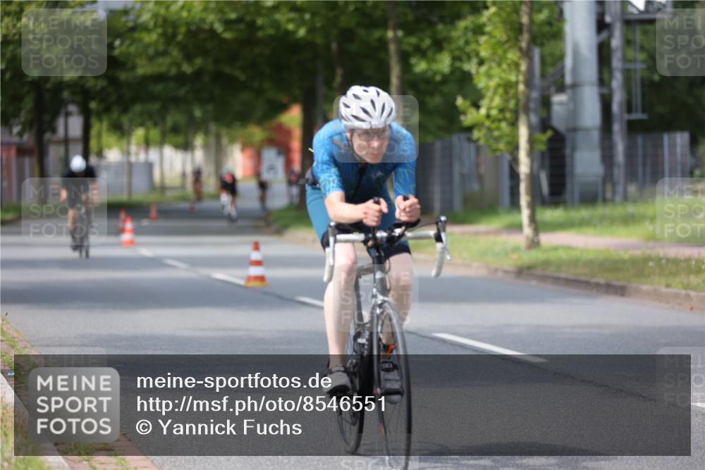 10.08.2025 - GEWOBA Citytriathlon Bremen Yannick Fuchs http://msf.ph/oto/8546551 10.08.2025 13:01:58 Radfahren 586, 703, 731, 828, 842, 923, 953, 964, 1011 meine-sportfotos.de