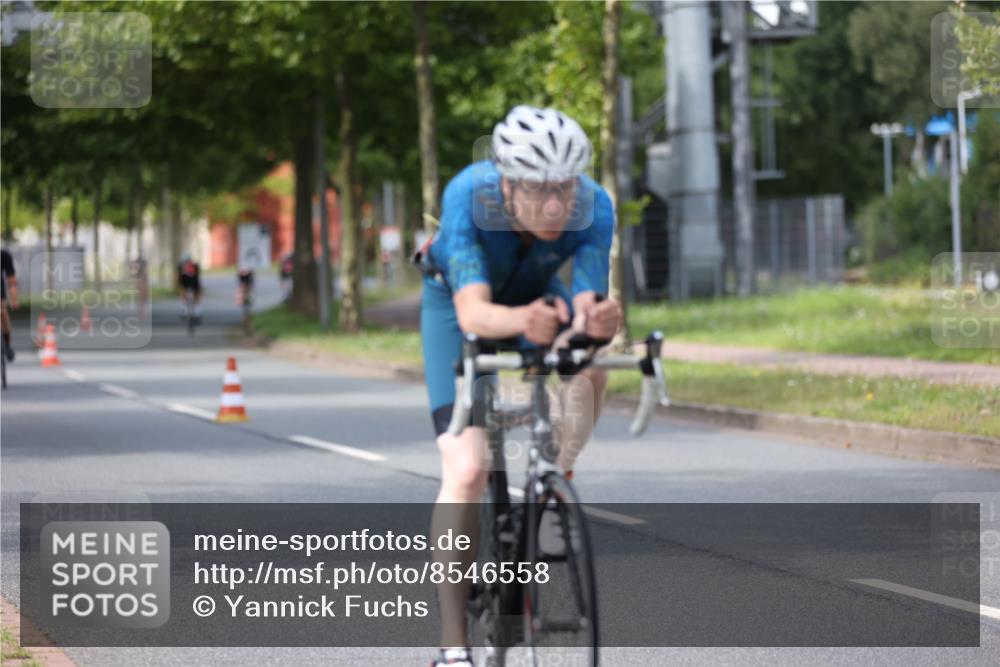 10.08.2025 - GEWOBA Citytriathlon Bremen Yannick Fuchs http://msf.ph/oto/8546558 10.08.2025 13:01:58 Radfahren 586, 703, 731, 828, 842, 923, 953, 964, 1011 meine-sportfotos.de