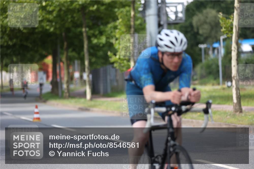 10.08.2025 - GEWOBA Citytriathlon Bremen Yannick Fuchs http://msf.ph/oto/8546561 10.08.2025 13:01:58 Radfahren 586, 703, 731, 828, 842, 923, 953, 964, 1011 meine-sportfotos.de