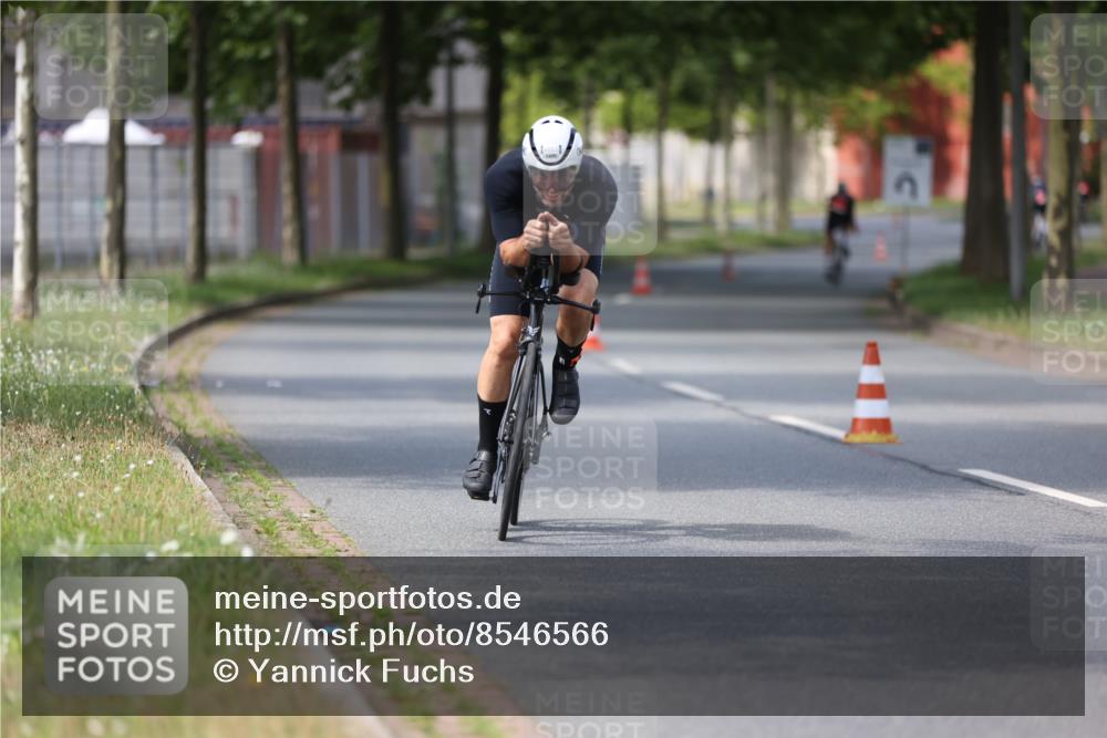 10.08.2025 - GEWOBA Citytriathlon Bremen Yannick Fuchs http://msf.ph/oto/8546566 10.08.2025 13:02:00 Radfahren 586, 731, 842, 923, 953, 964, 1011 meine-sportfotos.de