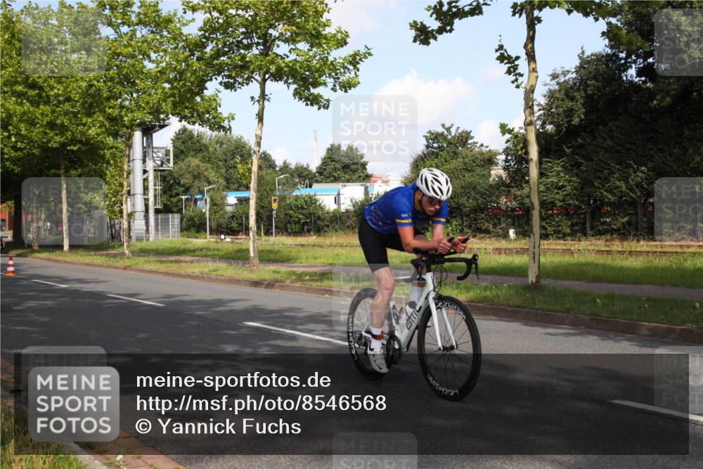 10.08.2025 - GEWOBA Citytriathlon Bremen Yannick Fuchs http://msf.ph/oto/8546568 10.08.2025 10:40:47 Radfahren 23, 67, 73, 141, 368, 431, 505 meine-sportfotos.de