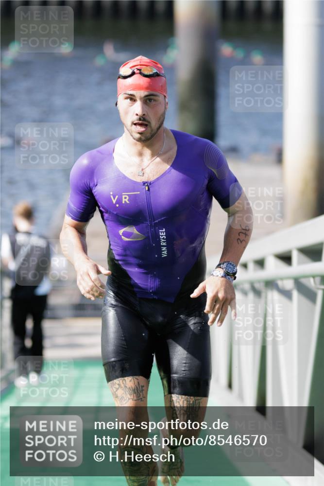 10.08.2025 - GEWOBA Citytriathlon Bremen H.Heesch http://msf.ph/oto/8546570 10.08.2025 10:18:47 Schwimmen 349, 376, 502 meine-sportfotos.de