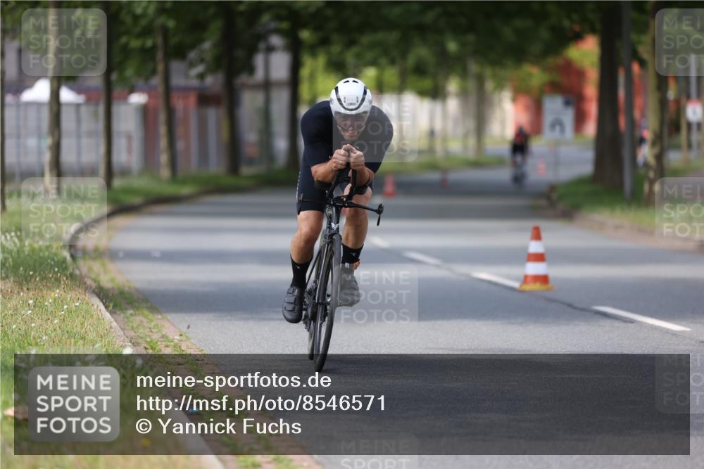 10.08.2025 - GEWOBA Citytriathlon Bremen Yannick Fuchs http://msf.ph/oto/8546571 10.08.2025 13:02:00 Radfahren 586, 731, 842, 923, 953, 964, 1011 meine-sportfotos.de