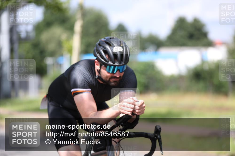 10.08.2025 - GEWOBA Citytriathlon Bremen Yannick Fuchs http://msf.ph/oto/8546587 10.08.2025 12:07:57 Radfahren 574, 609, 646, 660, 696, 698, 706, 721, 723, 879 meine-sportfotos.de