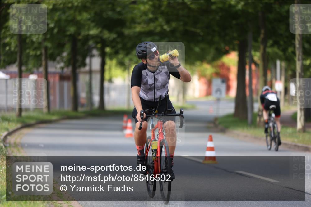 10.08.2025 - GEWOBA Citytriathlon Bremen Yannick Fuchs http://msf.ph/oto/8546592 10.08.2025 13:02:08 Radfahren 586, 731, 842, 964, 1011 meine-sportfotos.de