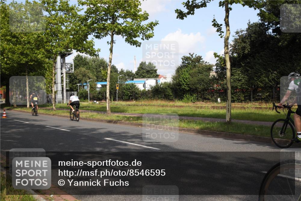 10.08.2025 - GEWOBA Citytriathlon Bremen Yannick Fuchs http://msf.ph/oto/8546595 10.08.2025 10:40:56 Radfahren 37, 67, 73, 139, 141, 153, 203, 237, 369, 431 meine-sportfotos.de