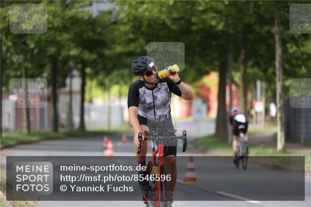 10.08.2025 - GEWOBA Citytriathlon Bremen Yannick Fuchs http://msf.ph/oto/8546596 10.08.2025 13:02:08 Radfahren 586, 731, 842, 964, 1011 meine-sportfotos.de