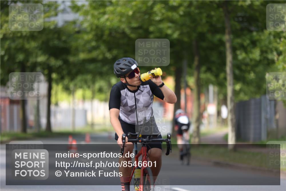 10.08.2025 - GEWOBA Citytriathlon Bremen Yannick Fuchs http://msf.ph/oto/8546601 10.08.2025 13:02:08 Radfahren 586, 731, 842, 964, 1011 meine-sportfotos.de