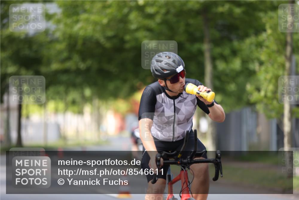 10.08.2025 - GEWOBA Citytriathlon Bremen Yannick Fuchs http://msf.ph/oto/8546611 10.08.2025 13:02:09 Radfahren 586, 731, 842, 1011 meine-sportfotos.de