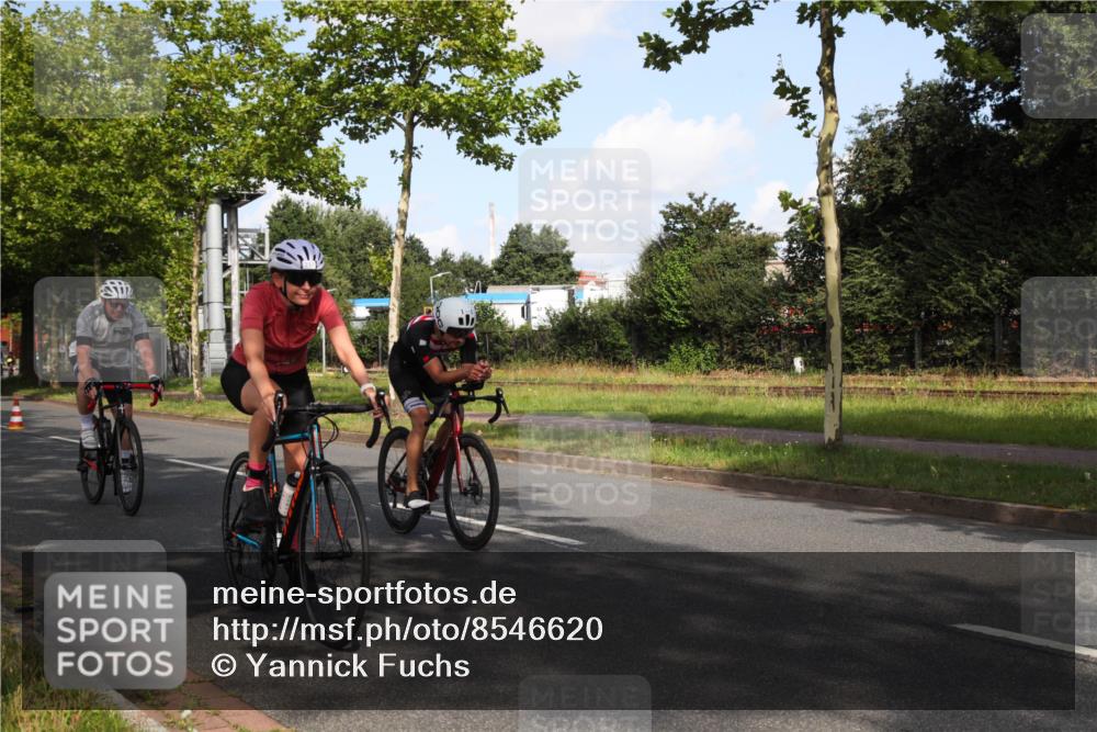 10.08.2025 - GEWOBA Citytriathlon Bremen Yannick Fuchs http://msf.ph/oto/8546620 10.08.2025 10:41:06 Radfahren 37, 73, 139, 153, 203, 237, 369 meine-sportfotos.de
