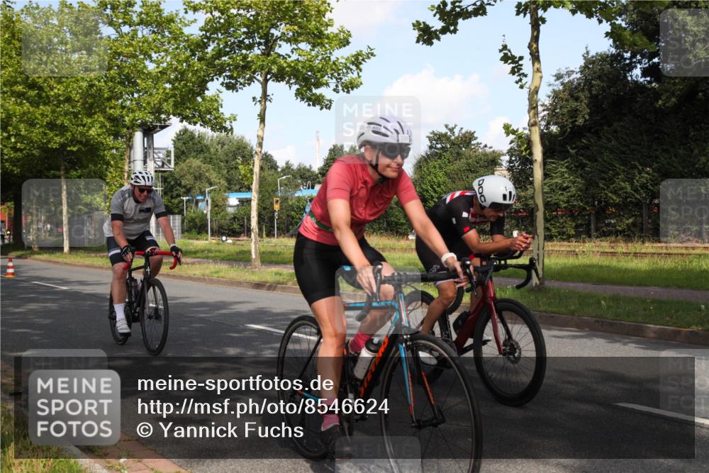 10.08.2025 - GEWOBA Citytriathlon Bremen Yannick Fuchs http://msf.ph/oto/8546624 10.08.2025 10:41:06 Radfahren 37, 73, 139, 153, 203, 237, 369 meine-sportfotos.de