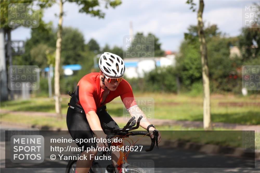 10.08.2025 - GEWOBA Citytriathlon Bremen Yannick Fuchs http://msf.ph/oto/8546627 10.08.2025 12:08:10 Radfahren 574, 595, 696, 698 meine-sportfotos.de