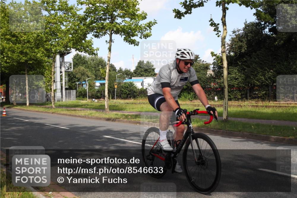 10.08.2025 - GEWOBA Citytriathlon Bremen Yannick Fuchs http://msf.ph/oto/8546633 10.08.2025 10:41:07 Radfahren 37, 73, 139, 153, 203, 237, 369 meine-sportfotos.de