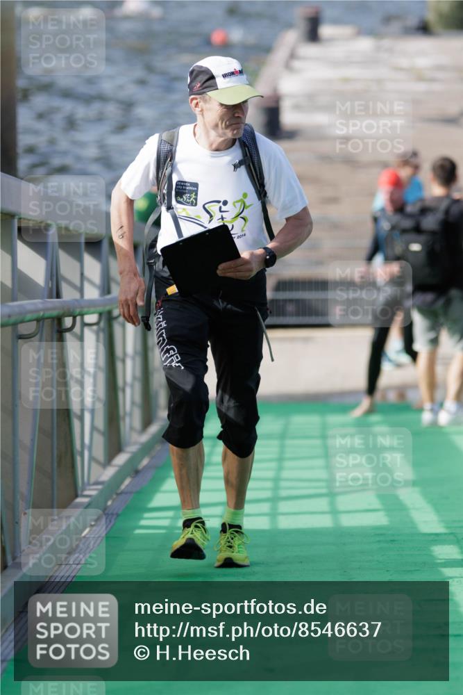 10.08.2025 - GEWOBA Citytriathlon Bremen H.Heesch http://msf.ph/oto/8546637 10.08.2025 10:19:18 Schwimmen 408 meine-sportfotos.de