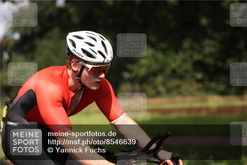 10.08.2025 - GEWOBA Citytriathlon Bremen Yannick Fuchs http://msf.ph/oto/8546639 10.08.2025 12:08:10 Radfahren 574, 595, 696, 698 meine-sportfotos.de