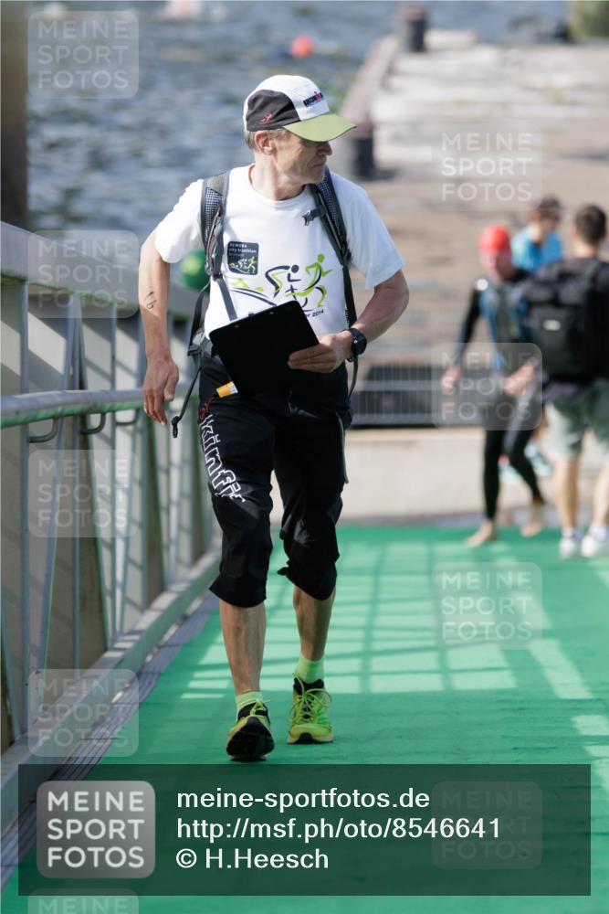 10.08.2025 - GEWOBA Citytriathlon Bremen H.Heesch http://msf.ph/oto/8546641 10.08.2025 10:19:18 Schwimmen 408 meine-sportfotos.de