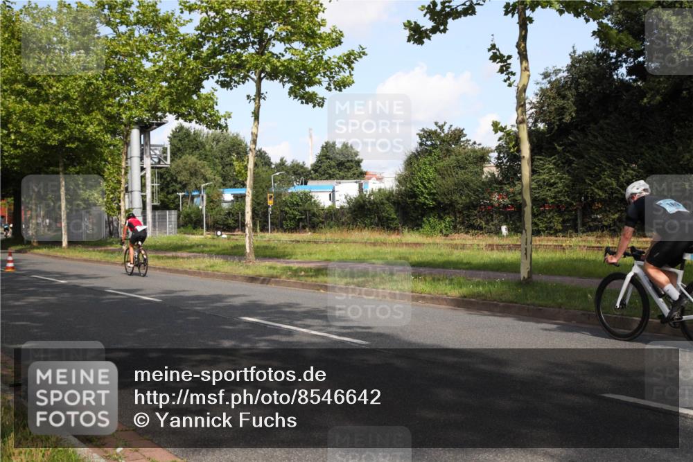 10.08.2025 - GEWOBA Citytriathlon Bremen Yannick Fuchs http://msf.ph/oto/8546642 10.08.2025 10:41:09 Radfahren 37, 139, 153, 203, 237, 369 meine-sportfotos.de