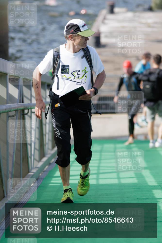 10.08.2025 - GEWOBA Citytriathlon Bremen H.Heesch http://msf.ph/oto/8546643 10.08.2025 10:19:19 Schwimmen 408 meine-sportfotos.de
