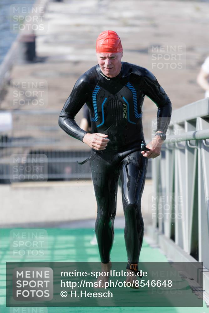 10.08.2025 - GEWOBA Citytriathlon Bremen H.Heesch http://msf.ph/oto/8546648 10.08.2025 10:19:26 Schwimmen 426 meine-sportfotos.de