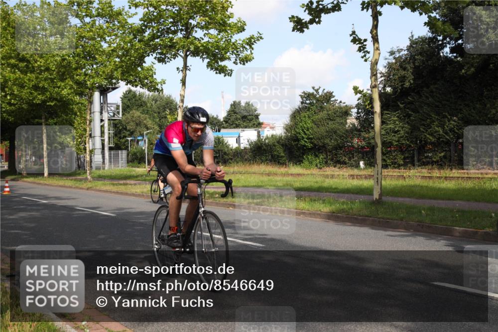 10.08.2025 - GEWOBA Citytriathlon Bremen Yannick Fuchs http://msf.ph/oto/8546649 10.08.2025 10:41:23 Radfahren 15, 191, 195, 484 meine-sportfotos.de