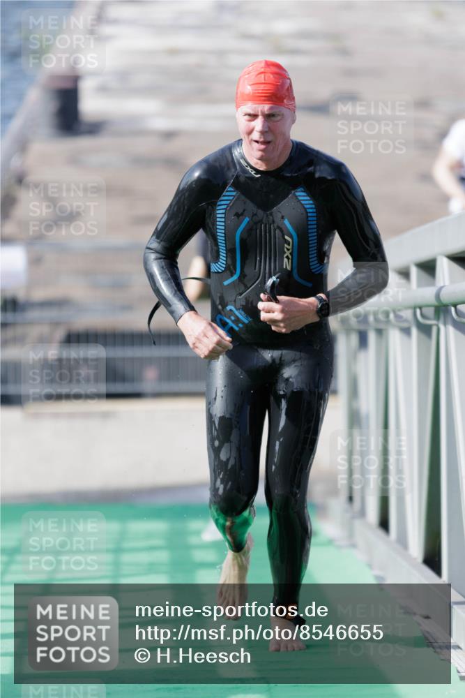 10.08.2025 - GEWOBA Citytriathlon Bremen H.Heesch http://msf.ph/oto/8546655 10.08.2025 10:19:26 Schwimmen 426 meine-sportfotos.de