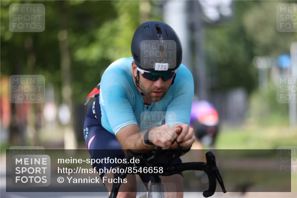 10.08.2025 - GEWOBA Citytriathlon Bremen Yannick Fuchs http://msf.ph/oto/8546658 10.08.2025 13:02:25 Radfahren 607, 771, 955 meine-sportfotos.de