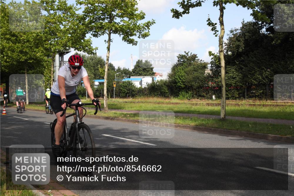 10.08.2025 - GEWOBA Citytriathlon Bremen Yannick Fuchs http://msf.ph/oto/8546662 10.08.2025 10:41:26 Radfahren 15, 191, 195, 484 meine-sportfotos.de