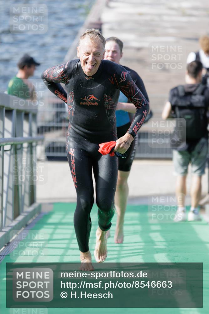 10.08.2025 - GEWOBA Citytriathlon Bremen H.Heesch http://msf.ph/oto/8546663 10.08.2025 10:19:40 Schwimmen 420, 434, 448 meine-sportfotos.de