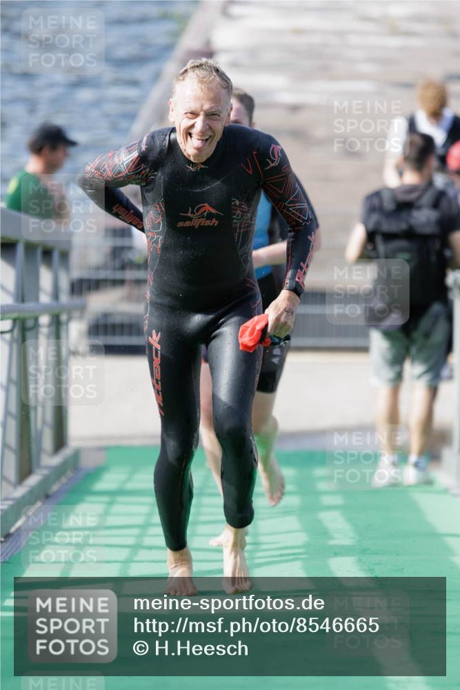 10.08.2025 - GEWOBA Citytriathlon Bremen H.Heesch http://msf.ph/oto/8546665 10.08.2025 10:19:40 Schwimmen 420, 434, 448 meine-sportfotos.de