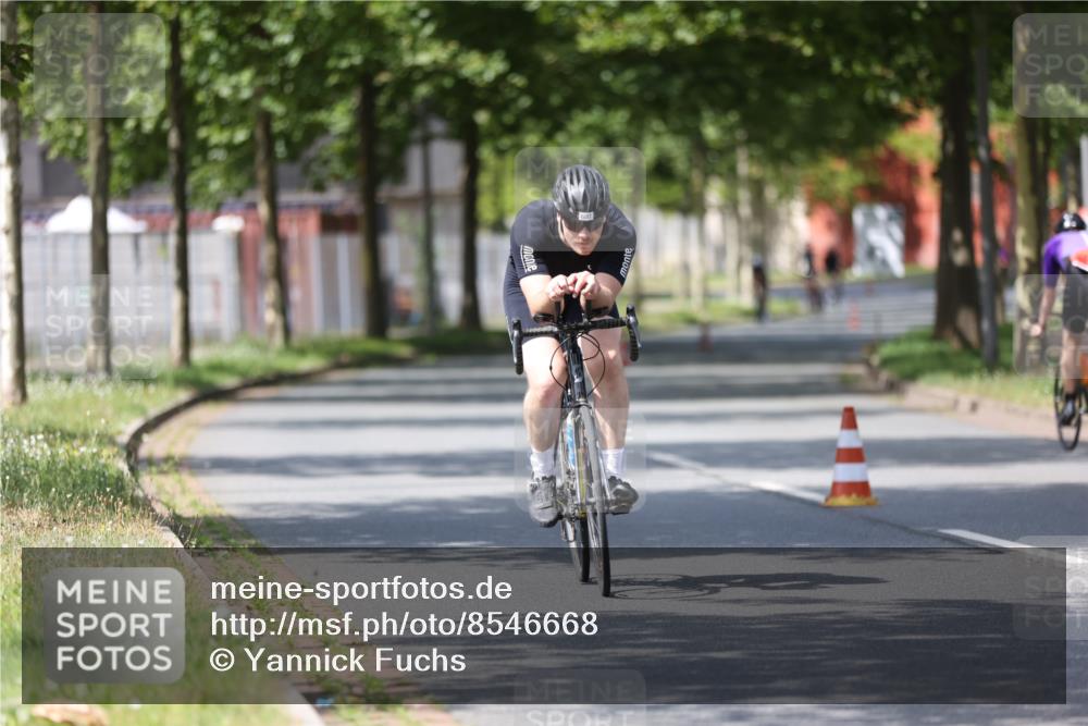 10.08.2025 - GEWOBA Citytriathlon Bremen Yannick Fuchs http://msf.ph/oto/8546668 10.08.2025 13:02:26 Radfahren 607, 647, 771, 955 meine-sportfotos.de