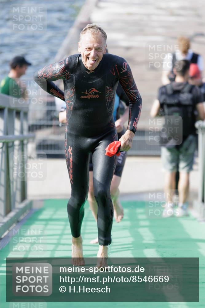 10.08.2025 - GEWOBA Citytriathlon Bremen H.Heesch http://msf.ph/oto/8546669 10.08.2025 10:19:40 Schwimmen 420, 434, 448 meine-sportfotos.de