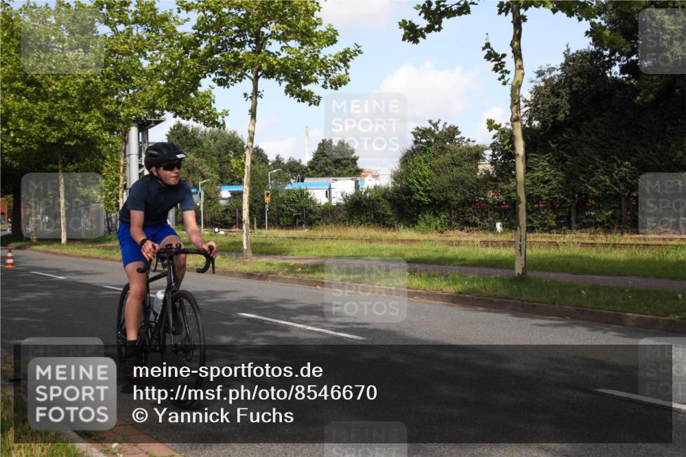 10.08.2025 - GEWOBA Citytriathlon Bremen Yannick Fuchs http://msf.ph/oto/8546670 10.08.2025 10:41:30 Radfahren 15, 191, 195, 484 meine-sportfotos.de