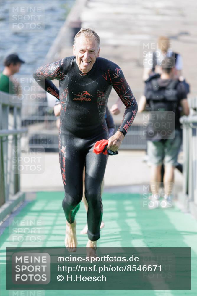10.08.2025 - GEWOBA Citytriathlon Bremen H.Heesch http://msf.ph/oto/8546671 10.08.2025 10:19:40 Schwimmen 420, 434, 448 meine-sportfotos.de