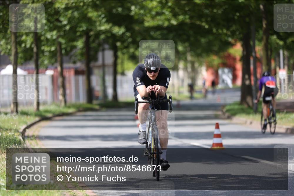 10.08.2025 - GEWOBA Citytriathlon Bremen Yannick Fuchs http://msf.ph/oto/8546673 10.08.2025 13:02:27 Radfahren 607, 647, 771, 955 meine-sportfotos.de