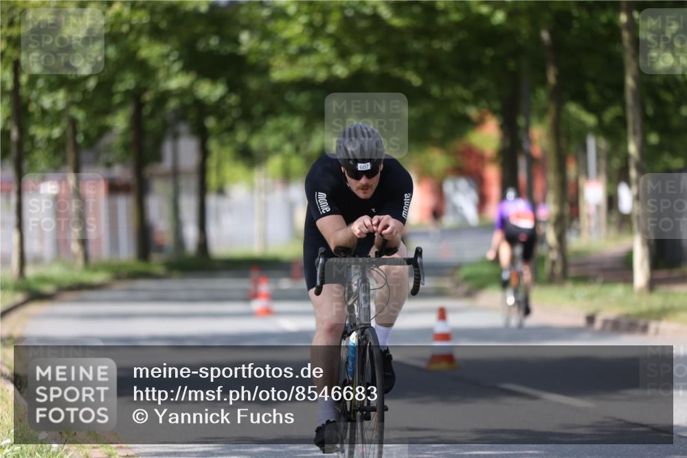 10.08.2025 - GEWOBA Citytriathlon Bremen Yannick Fuchs http://msf.ph/oto/8546683 10.08.2025 13:02:27 Radfahren 607, 647, 771, 955 meine-sportfotos.de