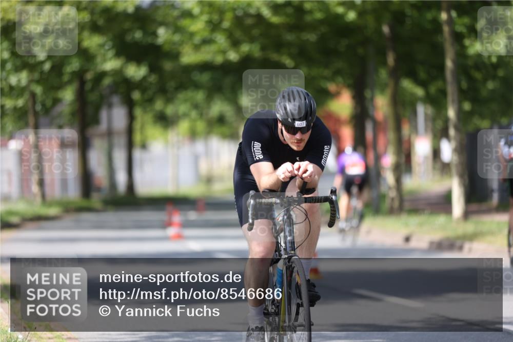10.08.2025 - GEWOBA Citytriathlon Bremen Yannick Fuchs http://msf.ph/oto/8546686 10.08.2025 13:02:27 Radfahren 607, 647, 771, 955 meine-sportfotos.de