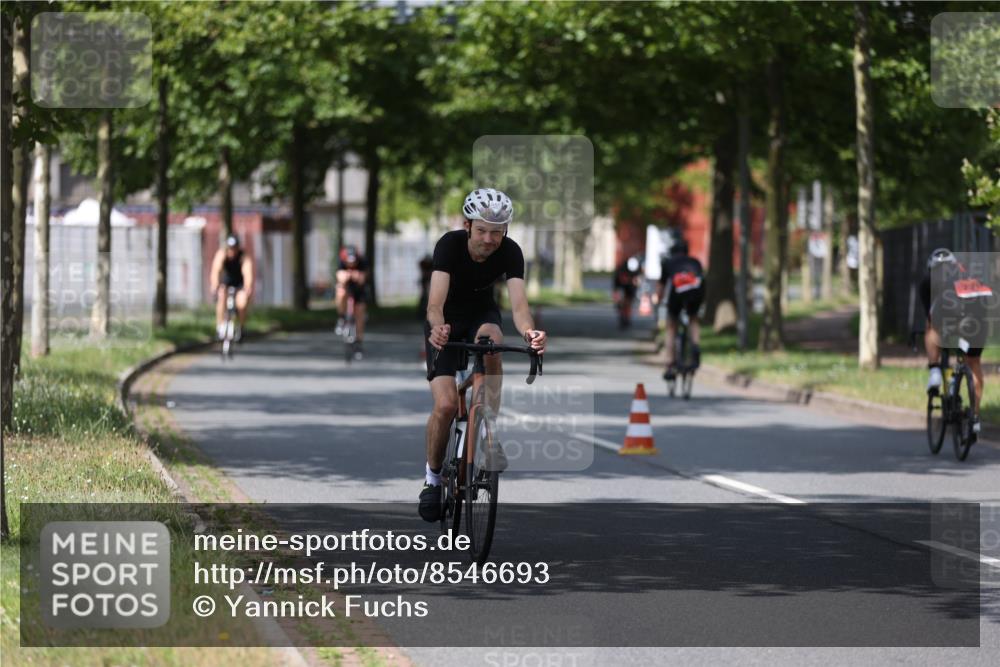 10.08.2025 - GEWOBA Citytriathlon Bremen Yannick Fuchs http://msf.ph/oto/8546693 10.08.2025 12:08:24 Radfahren 595, 597, 603, 661, 672, 737 meine-sportfotos.de