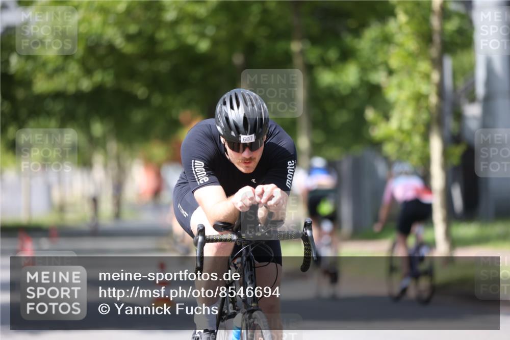 10.08.2025 - GEWOBA Citytriathlon Bremen Yannick Fuchs http://msf.ph/oto/8546694 10.08.2025 13:02:27 Radfahren 607, 647, 771, 955 meine-sportfotos.de