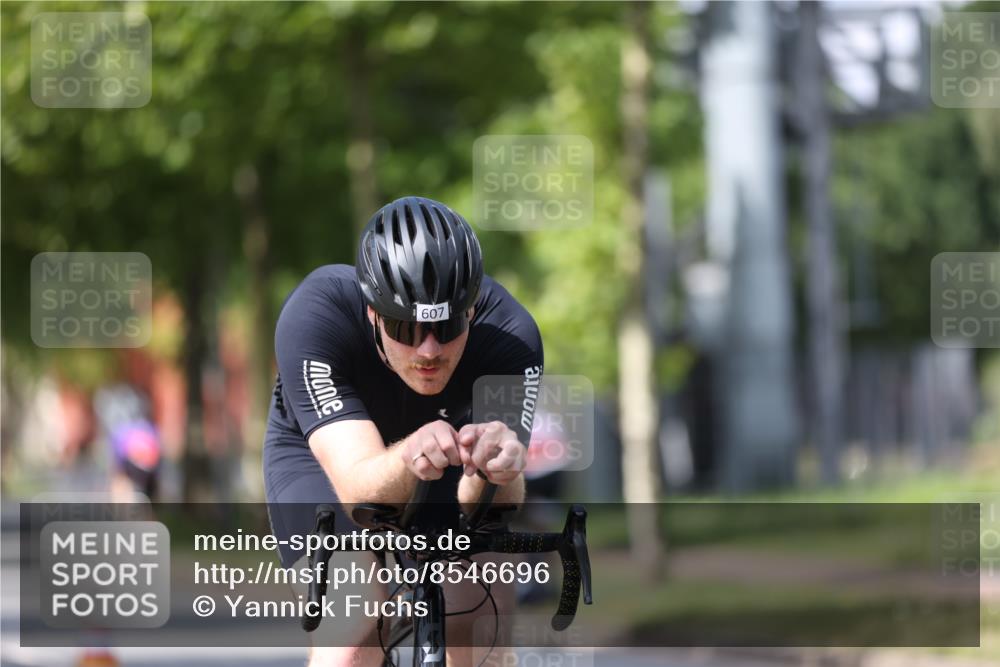 10.08.2025 - GEWOBA Citytriathlon Bremen Yannick Fuchs http://msf.ph/oto/8546696 10.08.2025 13:02:28 Radfahren 607, 647, 771, 955 meine-sportfotos.de