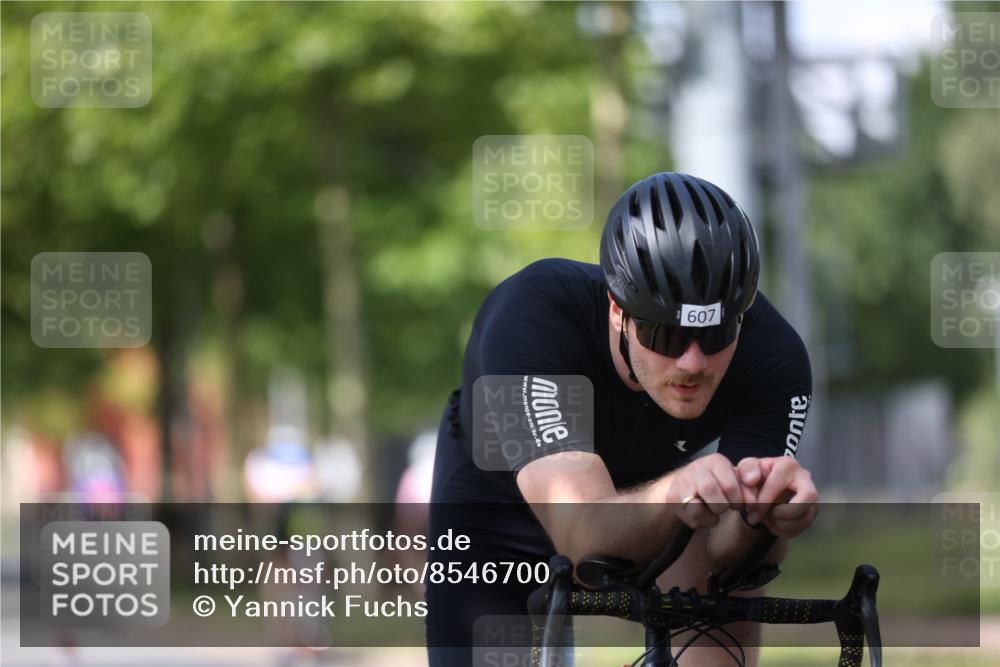 10.08.2025 - GEWOBA Citytriathlon Bremen Yannick Fuchs http://msf.ph/oto/8546700 10.08.2025 13:02:28 Radfahren 607, 647, 771, 955 meine-sportfotos.de
