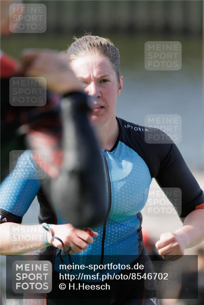10.08.2025 - GEWOBA Citytriathlon Bremen H.Heesch http://msf.ph/oto/8546702 10.08.2025 10:19:46 Schwimmen 384, 420, 434, 448, 466 meine-sportfotos.de