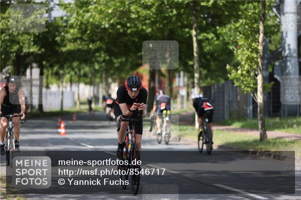10.08.2025 - GEWOBA Citytriathlon Bremen Yannick Fuchs http://msf.ph/oto/8546717 10.08.2025 12:08:27 Radfahren 595, 597, 603, 608, 661, 672, 737, 797 meine-sportfotos.de