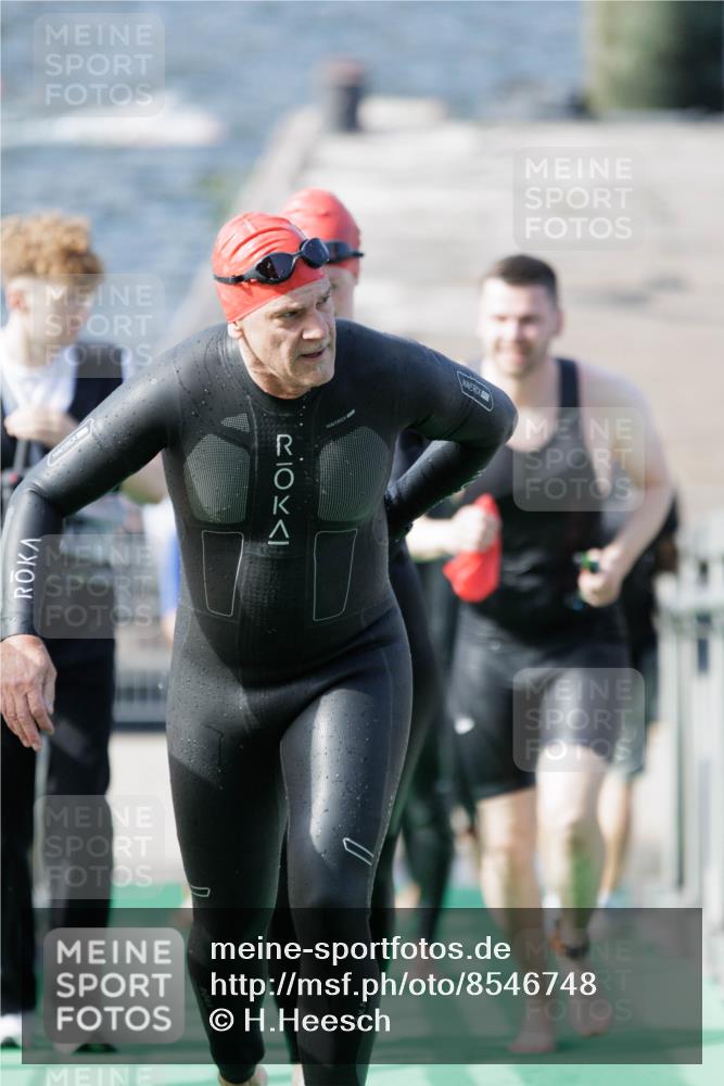 10.08.2025 - GEWOBA Citytriathlon Bremen H.Heesch http://msf.ph/oto/8546748 10.08.2025 10:19:51 Schwimmen 384, 405, 420, 432, 448, 466 meine-sportfotos.de