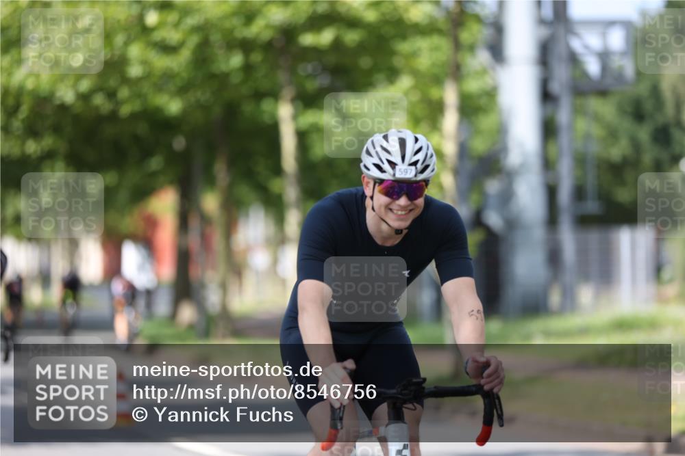 10.08.2025 - GEWOBA Citytriathlon Bremen Yannick Fuchs http://msf.ph/oto/8546756 10.08.2025 12:08:31 Radfahren 595, 597, 603, 608, 661, 672, 677, 737, 797 meine-sportfotos.de