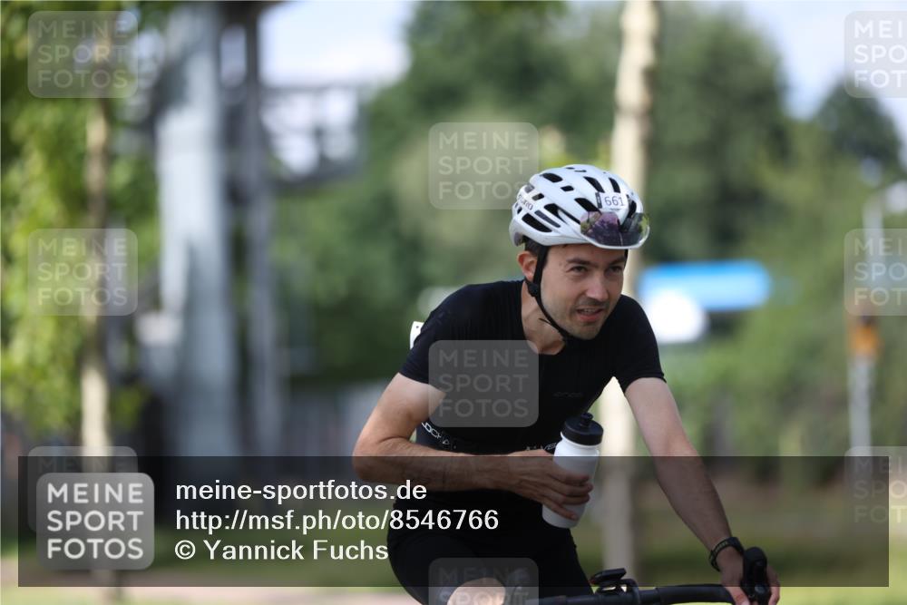 10.08.2025 - GEWOBA Citytriathlon Bremen Yannick Fuchs http://msf.ph/oto/8546766 10.08.2025 13:02:44 Radfahren 647, 661, 712, 911, 955, 1020 meine-sportfotos.de