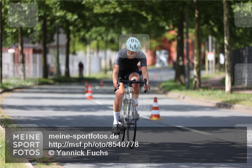 10.08.2025 - GEWOBA Citytriathlon Bremen Yannick Fuchs http://msf.ph/oto/8546778 10.08.2025 13:02:47 Radfahren 647, 661, 712, 911, 955, 1020 meine-sportfotos.de