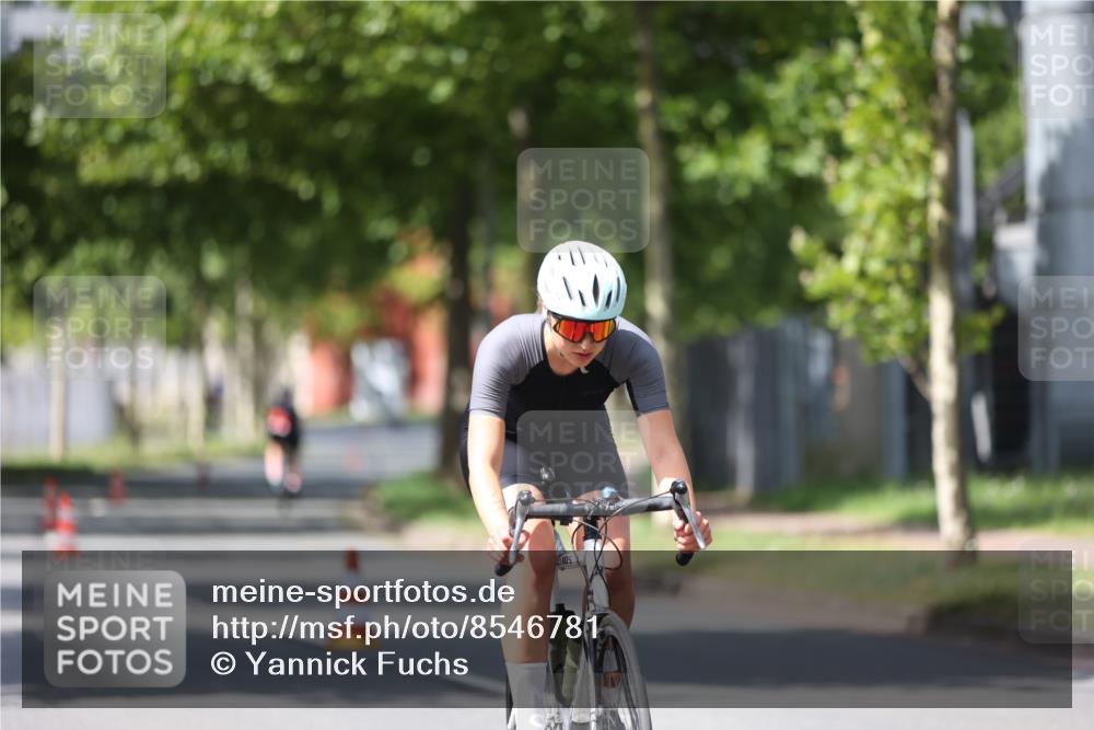 10.08.2025 - GEWOBA Citytriathlon Bremen Yannick Fuchs http://msf.ph/oto/8546781 10.08.2025 13:02:48 Radfahren 647, 661, 712, 911, 955, 1020 meine-sportfotos.de
