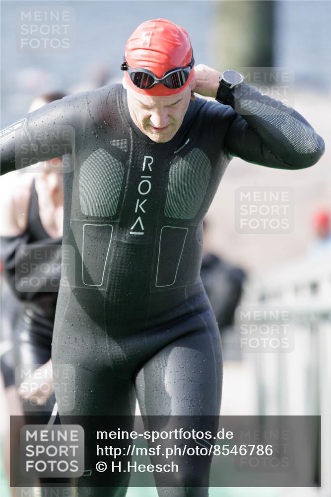 10.08.2025 - GEWOBA Citytriathlon Bremen H.Heesch http://msf.ph/oto/8546786 10.08.2025 10:19:53 Schwimmen 352, 384, 405, 420, 432, 448, 466, 483 meine-sportfotos.de